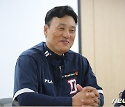 이승엽 감독, 고향 방문에 싱글벙글