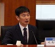 금감원장 "불공정거래 엄단…과도한 레버리지 투자 손실 우려"