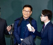 검찰, '민주당 돈 봉투' 송영길 출국금지… 강래구 재소환