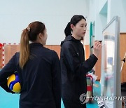 '고문'으로 다시 태극마크 단 김연경 "의사소통 등 여러가지 도움되는 역할을 하겠다"