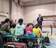 기시다 "수단 거주 일본인 대피 완료…8명 추가 출국"(종합)