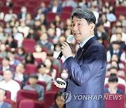 이주호 "교육개혁 3대 정책에 역량 총집중"…직원 대상 워크숍(종합)