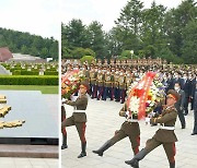 北 간부들, 조선인민혁명군 창건 91주년 맞아 '혁명열사릉'에 화환 진정