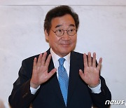 이낙연, 대외전략 책 발간…"설익고 즉흥적 외교, 불안 야기"