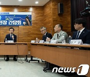 대한법률구조공단 개인회생·파산종합지원센터 찾은 이재명 민주당 대표