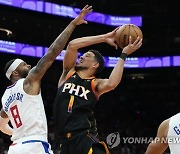 [NBA PO] ‘부커 47점 원맨쇼’ 피닉스, 레너드·조지 빠진 LAC 꺾고 2라운드 진출