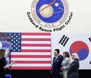 Yoon, Harris agree to strengthen ‘space alliance’ in visit to NASA center