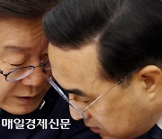 [포토] 귓속말하는 이재명 대표와 박홍근 원내대표