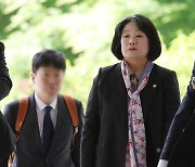 '후원금 횡령 혐의' 윤미향 항소심 시작…9월 선고