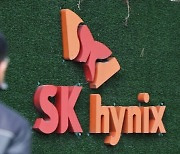 “바닥 지나고 있다”… SK하이닉스 1분기 영업손실 3.4조 ‘사상 최대 적자’