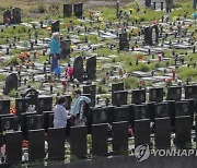 UKRAINE TRADITIONS CEMETERY