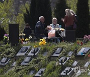 UKRAINE TRADITIONS CEMETERY