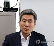 두 달 만에 업무 복귀한 포항시장