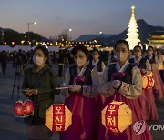 부처님 오신 날 앞두고 열린 봉축점등식