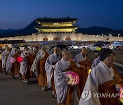 부처님 오신 날 앞두고 열린 봉축점등식