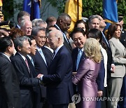 백악관 도착한 윤석열 대통령 내외