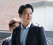 '천공 의혹' 제기 부승찬 경찰 출석… "왜곡·조작 없어"