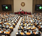 [속보] ‘실형 선고시 면허취소’ 의료법…국회 본회의 통과