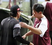 [포토]김상수-이원석, 고척돔에서 만난 옛 삼성동료