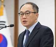 검찰총장 "마지막이라는 각오로 마약 사슬 끊어야"