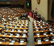 '야당 직회부' 간호법 제정안 국회 통과‥여당 표결 불참