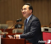 평의원 돌아가는 박홍근 "중심 언제나 국민···尹 회동 못해 아쉬워"