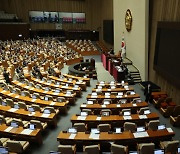 [속보] 국회, 野 주도로 ‘대장동·김건희 특검법’ 패스트트랙 지정