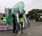 대법 “대북전단, 北인권 공론화 역할…법인 취소 부당”