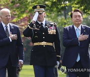 백악관 국빈 환영식…尹 "행동하는 동맹" 바이든 "거룩한 혈맹"(종합)