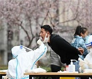 中, 황금연휴 앞두고 코로나 감염자 증가…"재확산 가능성 작아"