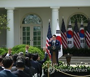 공동기자회견 하는 윤석열 대통령