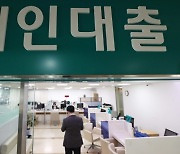 가계대출 금리 석달째 내려…고정금리 비율 3년 만에 절반 이상