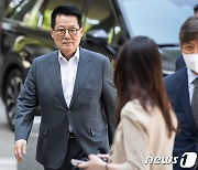 법원 출석하는 박지원 전 국정원장