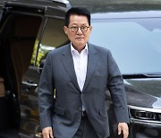 박지원 전 국가정보원장, '서해피격' 공판 출석