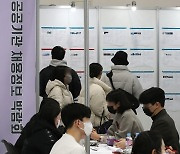 작년 공공기관 채용 2.5만명 '3년째 감소세'…정원도 9000명 줄어