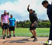 전통놀이 즐기는 미 기상대 장병