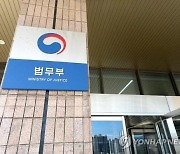 30일부터 ‘외국인 환승객 무사증 입국허가’ 단계적 재개