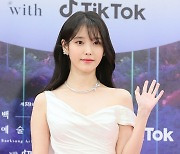 [포토] 아이유, '비현실적인 예쁨'