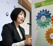 반도체 기저효과에 3월 산업생산↑... “경기 회복 판단 일러”