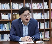 '정책통' 홍익표 "당 악재, 혁신 계기 삼아 총선 승리할 것"