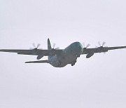 '프라미스' 작전 완수한 공군 C-130J 수송기 및 요원, 김해기지 복귀