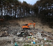 산불로 무너진 강릉 저동 집 철거