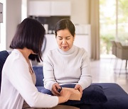 “건강식품 말고 현금으로 다오” 어버이날 받고 싶은 선물 순위는?