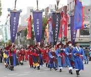 아산 성웅 이순신축제 개막…군악의장 만끽