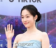 [T포토] 노윤서 '예쁘게 인사'