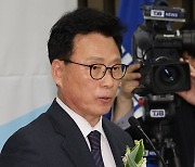 민주당 원내대표에 박광온 당선