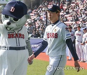 두산 김유성, 논란 끝에 프로 데뷔…SSG전 1이닝 무실점