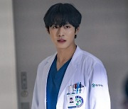 '낭만닥터 김사부3' 안효섭, 탈북 환자에 위협…일촉즉발 위기 [N컷]