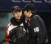 염경엽 감독 ‘김규성 홈스틸 놓고 구심에게 어필’ [MK포토]