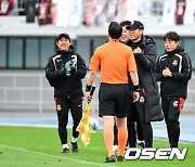 한찬희 선제골에 주먹 불끈 쥔 FC서울 안익수 감독 [사진]